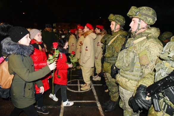 США теряют позиции в мире, а российские военные с улыбками на лице прибывают на Родину (ФОТО) | Русская весна