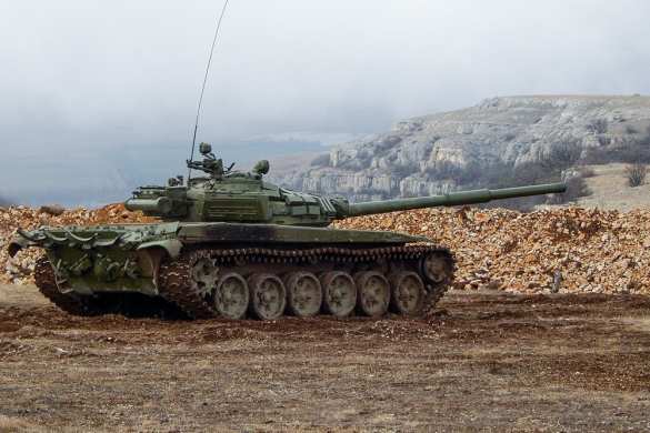 «Аллигаторы» Ка-52 прикрывают работу танков Горловской бригады ЧФ в Крыму (ФОТО) | Русская весна