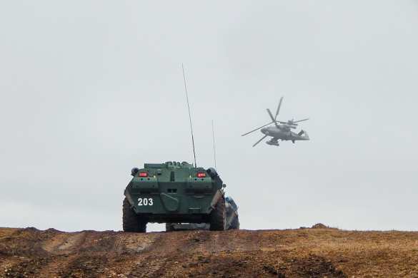 «Аллигаторы» Ка-52 прикрывают работу танков Горловской бригады ЧФ в Крыму (ФОТО) | Русская весна