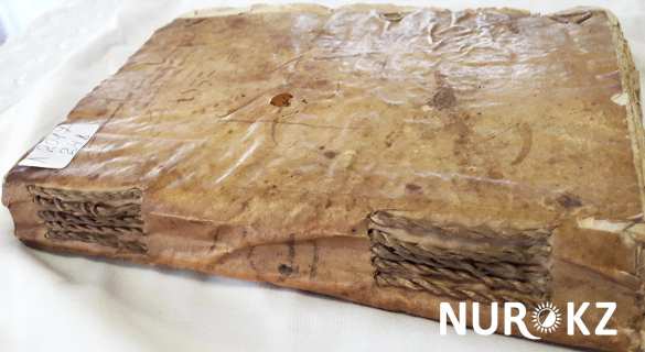 В Казахстане показали жуткую книгу из кожи человека (ФОТО) | Русская весна