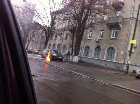 В Киеве взорвали машину адвоката, защищающего подозреваемых в убийстве Бузины (ФОТО) | Русская весна