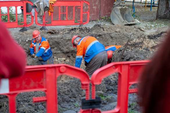 В Киеве начались массовые прорывы труб после подачи горячей воды (ФОТО) | Русская весна