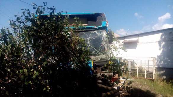 В Киеве автобус с людьми врезался в кафе (ФОТО) | Русская весна