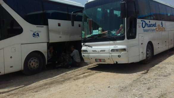 Добрым словом и истребителем: Тысячи боевиков сдают тяжёлое вооружение российским военным и покидают Ярмук (ФОТО) | Русская весна