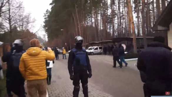 «Автомайдан» приехал к дому генпрокурора Украины (ФОТО) | Русская весна