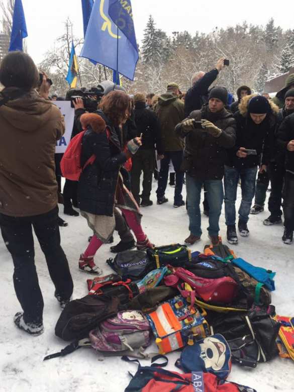 АвакOFF: пикет «Автомайдана» переместился от здания МВД к особняку Авакова (ФОТО, ВИДЕО) | Русская весна