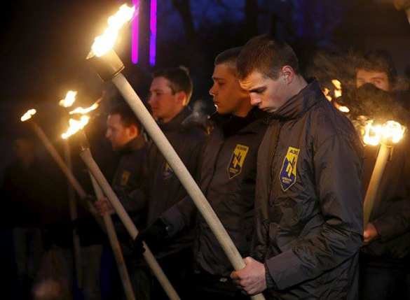 Неонацисты из «Азова» с факелами «скорбели» у посольства Бельгии (ФОТО, ВИДЕО) | Русская весна