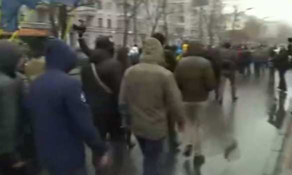 Новая акция неповиновения боевиков «Азова» в Киеве (ФОТО, ВИДЕО) | Русская весна