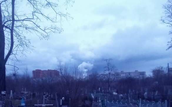 «Мариуполь в огне»: перепуганные жители сообщили о страшных вспышках и грохоте на «Азовстали» (+ФОТО, ВИДЕО) | Русская весна