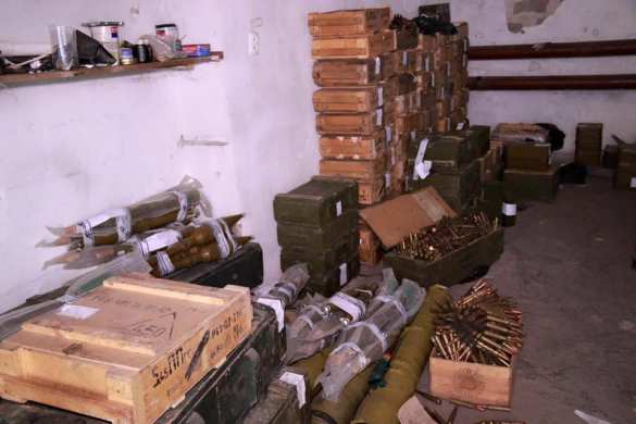 «Подарки из зоны АТО»: оружие с Донбасса везут волонтеры и священники (ФОТО) | Русская весна