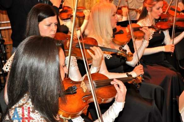 Донецкий музыкально-драматический театр возродил старинные традиции на «Осеннем балу» (ФОТО) | Русская весна