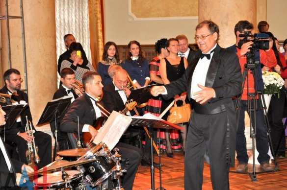 Донецкий музыкально-драматический театр возродил старинные традиции на «Осеннем балу» (ФОТО) | Русская весна