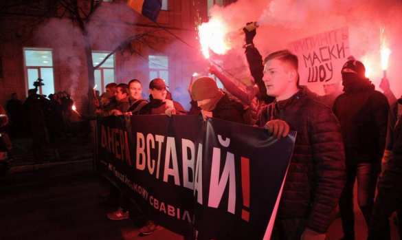 Украинские нацисты надписью на здании МВД призвали Бандеру встать (ФОТО, ВИДЕО) | Русская весна