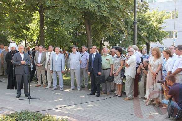 Памятник Богдану Хмельницкому восстановили в Белгороде (фото) | Русская весна