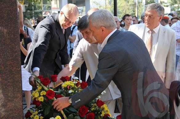 Памятник Богдану Хмельницкому восстановили в Белгороде (фото) | Русская весна