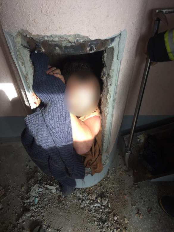 Белорус бросился в мусоропровод с девятого этажа (+ФОТО, ВИДЕО) | Русская весна