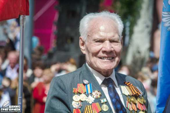 Вслед за парадом Победы на улицы Донецка вышел многотысячный «Бессмертный полк» (ФОТО, ВИДЕО) | Русская весна