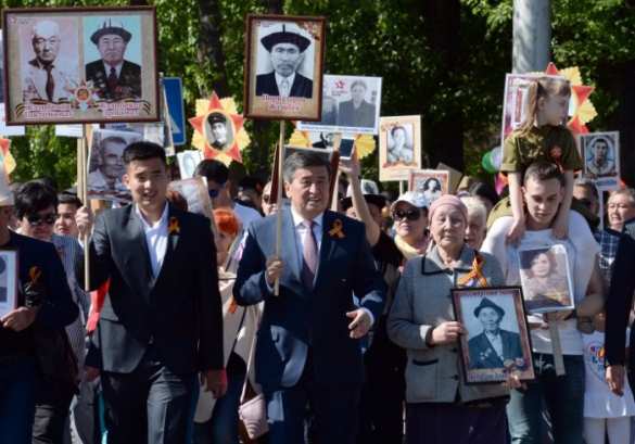 50 тысяч: Рекордный «Бессмертный полк» прошёл по бывшей советской республике (ФОТО) | Русская весна