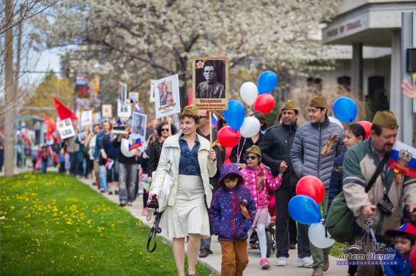 По улицам Торонто прошел многотысячный «Бессмертный полк» (ФОТОРЕПОРТАЖ) | Русская весна