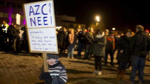 В Нидерландах спецназ разогнал демонстрацию против приема беженцев (ФОТО, ВИДЕО) | Русская весна