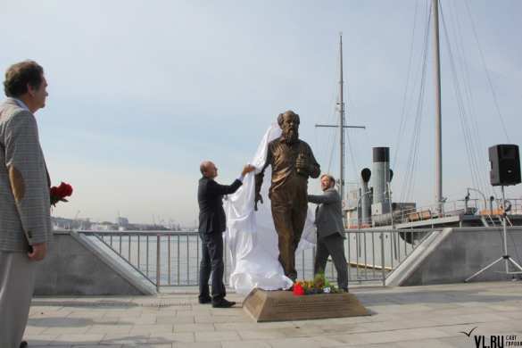 Минутка юмора: во Владивостоке открыли памятник Льву Щаранскому (ФОТО) | Русская весна
