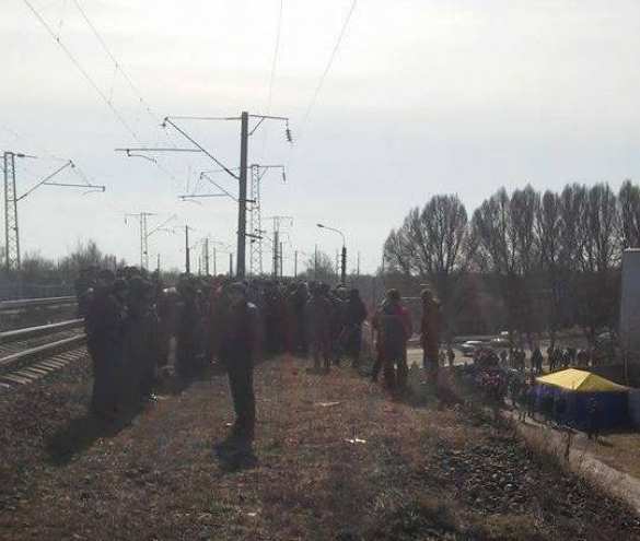 «Ветераны АТО» блокируют железнодорожное сообщение Украины с Россией — первые кадры (ФОТО, ВИДЕО) | Русская весна