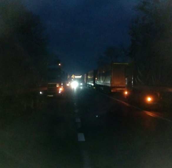 Украинские дальнобойщики в поддержку российских коллег перекрыли трассу под Львовом (+ФОТО) | Русская весна