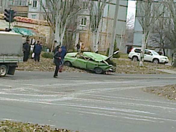 Артемовск: БМП оккупантов раздавила «Москвич», водитель и пассажир в тяжелом состоянии (фото)  | Русская весна