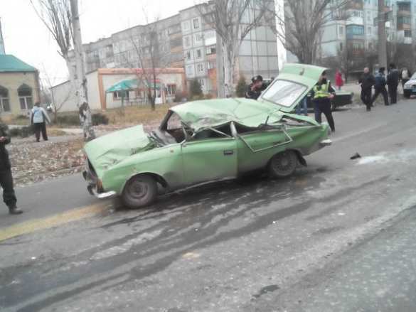 Артемовск: БМП оккупантов раздавила «Москвич», водитель и пассажир в тяжелом состоянии (фото)  | Русская весна