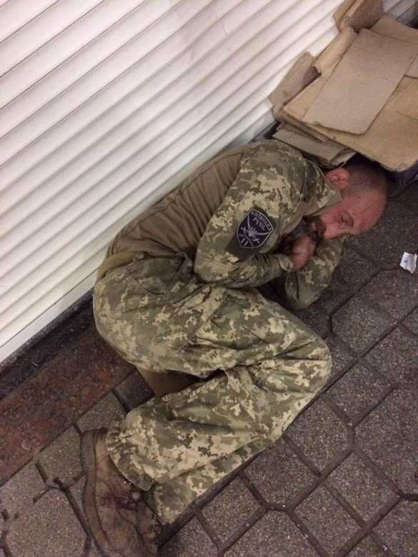 Судьба карателя: «атошник», изгнанный из ВСУ за пьянство, бомжует в киевском метро (ФОТО) | Русская весна