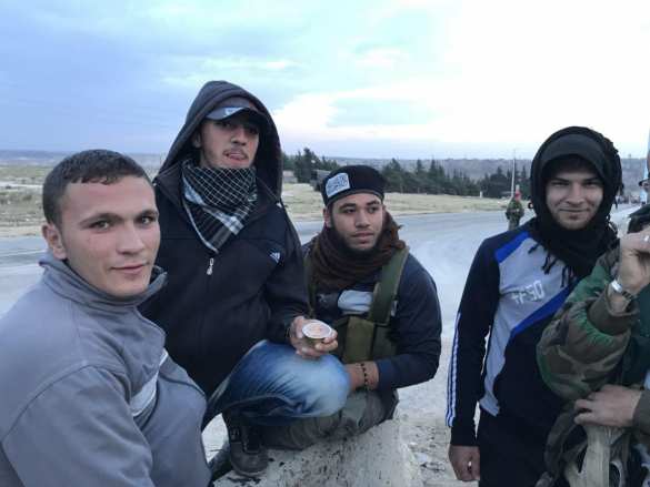 Военкор «РусВесны» «потроллил» исламистов в «Растанском котле» в Сирии (ФОТО, ВИДЕО) | Русская весна