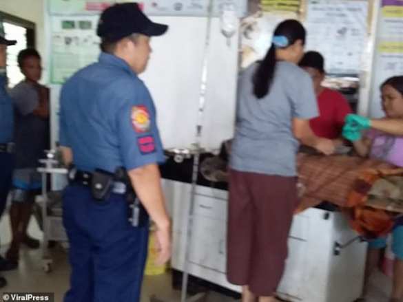 Отец покусал крокодила, чтобы спасти из его пасти сына (ФОТО) | Русская весна