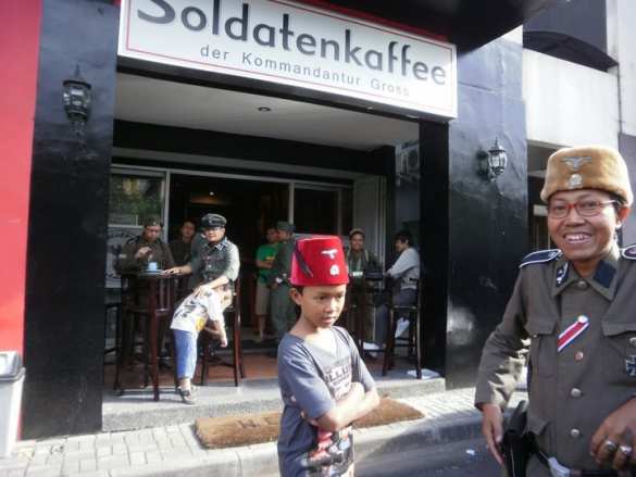 SS-кафе открылось в Индонезии (ФОТО) | Русская весна