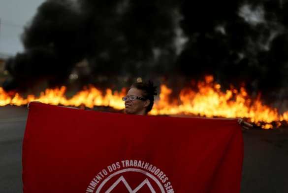 Многомиллионные акции протеста в Бразилии: горящие покрышки, слезоточивый газ и водометы (ФОТО, ВИДЕО) | Русская весна