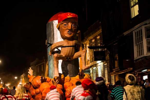 Англичане сожгли голого Ким Чен Ына, Трампа, Терезу Мэй и Вайнштейна (ФОТО, ВИДЕО) | Русская весна