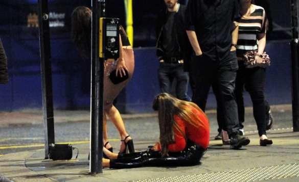 Пьяные тела на мостовых: как «просвещённая» Европа «праздновала» Страстную пятницу (ФОТОРЕПОРТАЖ) | Русская весна