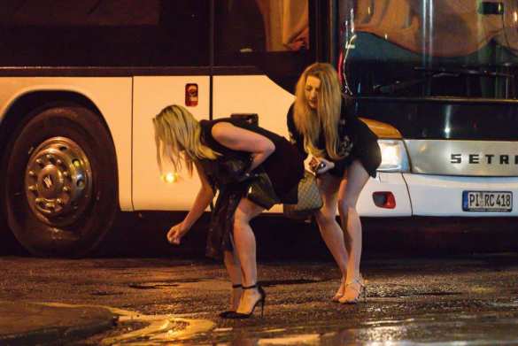 Пьяные тела на мостовых: как «просвещённая» Европа «праздновала» Страстную пятницу (ФОТОРЕПОРТАЖ) | Русская весна