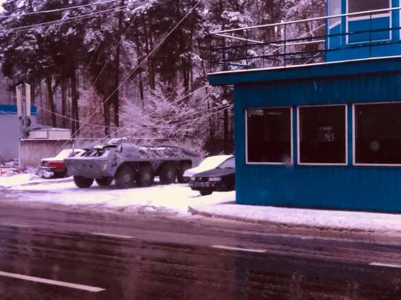 Паника: на въезде в Киев замечен бронетранспортёр (ФОТО) | Русская весна