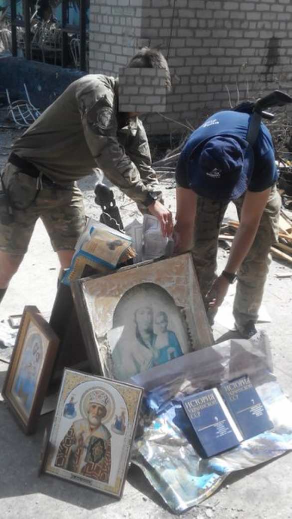Будни «Украинского Государства» — батальон «Азов» отметил день крещения Руси кострами из икон (ФОТОФАКТ) | Русская весна