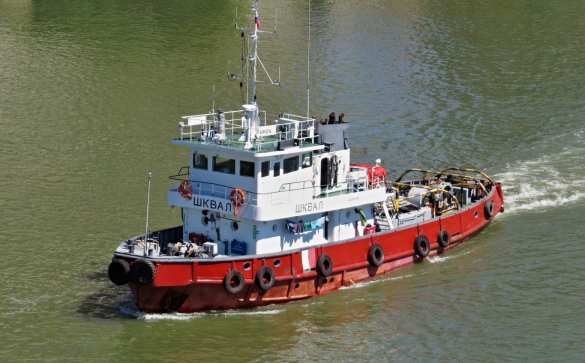 ЧП в Керченском проливе: у берегов Крыма терпит бедствие экипаж буксира | Русская весна