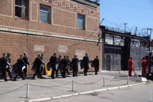 Кровавый бунт в Одессе: горит здание колонии, заключённые совершили массовый побег (ФОТО, ВИДЕО) | Русская весна