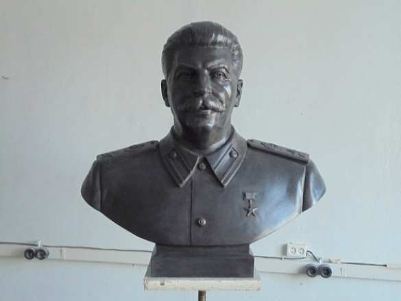 В Новосибирске активисты на свои деньги изготовили памятник Сталину (ФОТО) | Русская весна