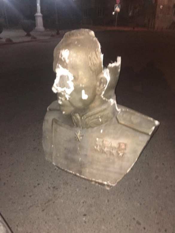 В Одессе разбили бюст маршала Жукова (ФОТО) | Русская весна