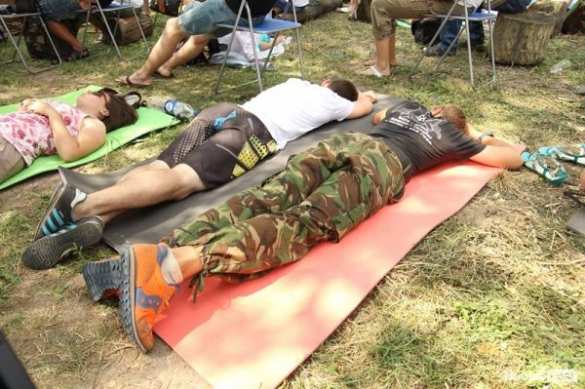 Пока украинская армия гибнет на Донбассе, свидомая молодежь отрывается на фестивале украинского духа Бандерштат под Луцком (фото, видео) | Русская весна