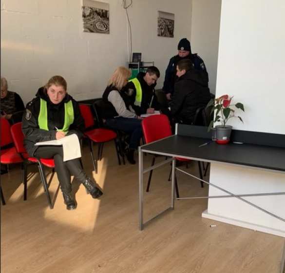 Боевики «Нацкорпуса» воюют в Киеве с многодетными матерями (ФОТО) | Русская весна