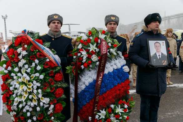 Так хоронят Героев: Под оружейные залпы 30000 человек простились с майором Филиповым (+ВИДЕО, ФОТО) | Русская весна