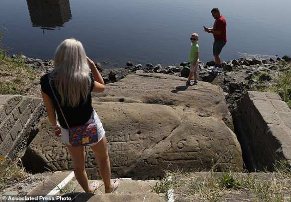 «Когда увидишь меня, плачь!» В Чехии нашли страшные знаки (ФОТО) | Русская весна