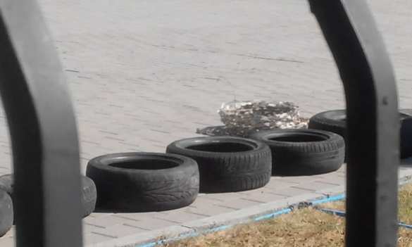 В Черкассах облэнерго заблокировали грузовиками и шинами, людей не выпускают из здания (ФОТО) | Русская весна