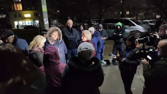 Жену украинца с коронавирусом забрали в обсервацию из-за бунта соседей (ФОТО, ВИДЕО) | Русская весна