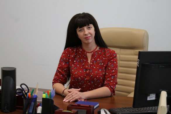 Чиновница вызвала скандал, осудив желание учителей получать более 9000 (ФОТО) | Русская весна